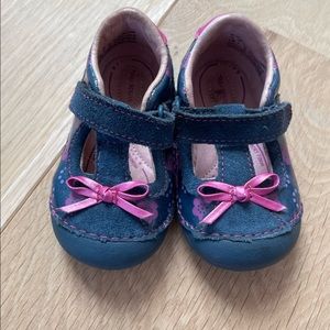 Stride Rite size 4.5 toddler shoes